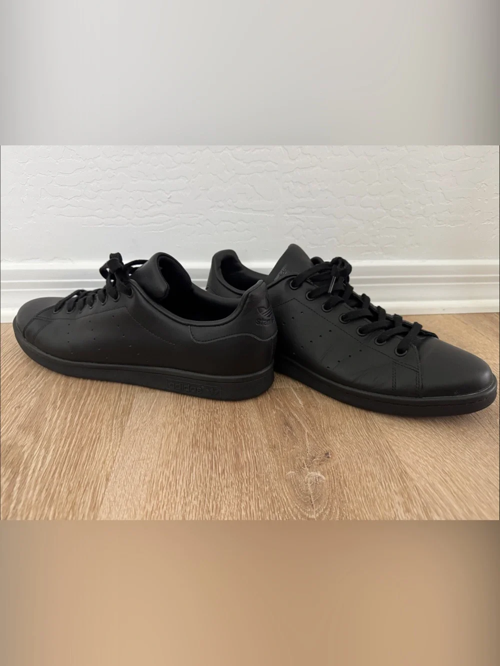 Stan Smith Adidas All-Black Low-Top Sneakers